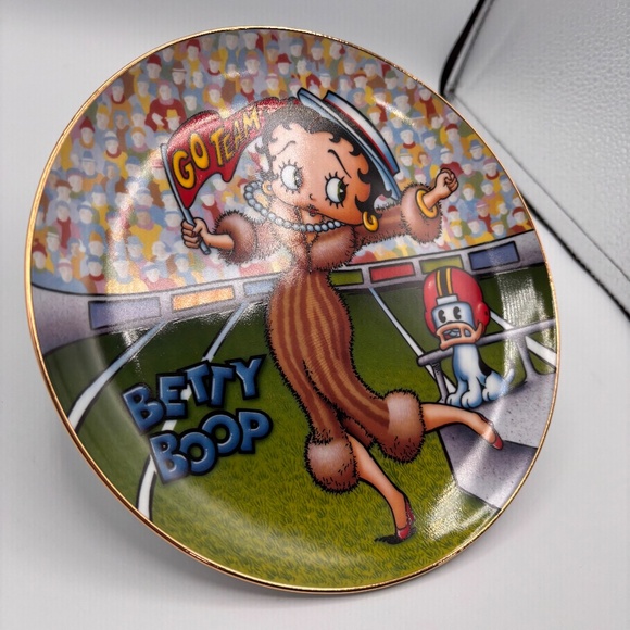 Danbury Mint Betty Boop Homecoming Queen Football Collector's Plate - Picture 3 of 8